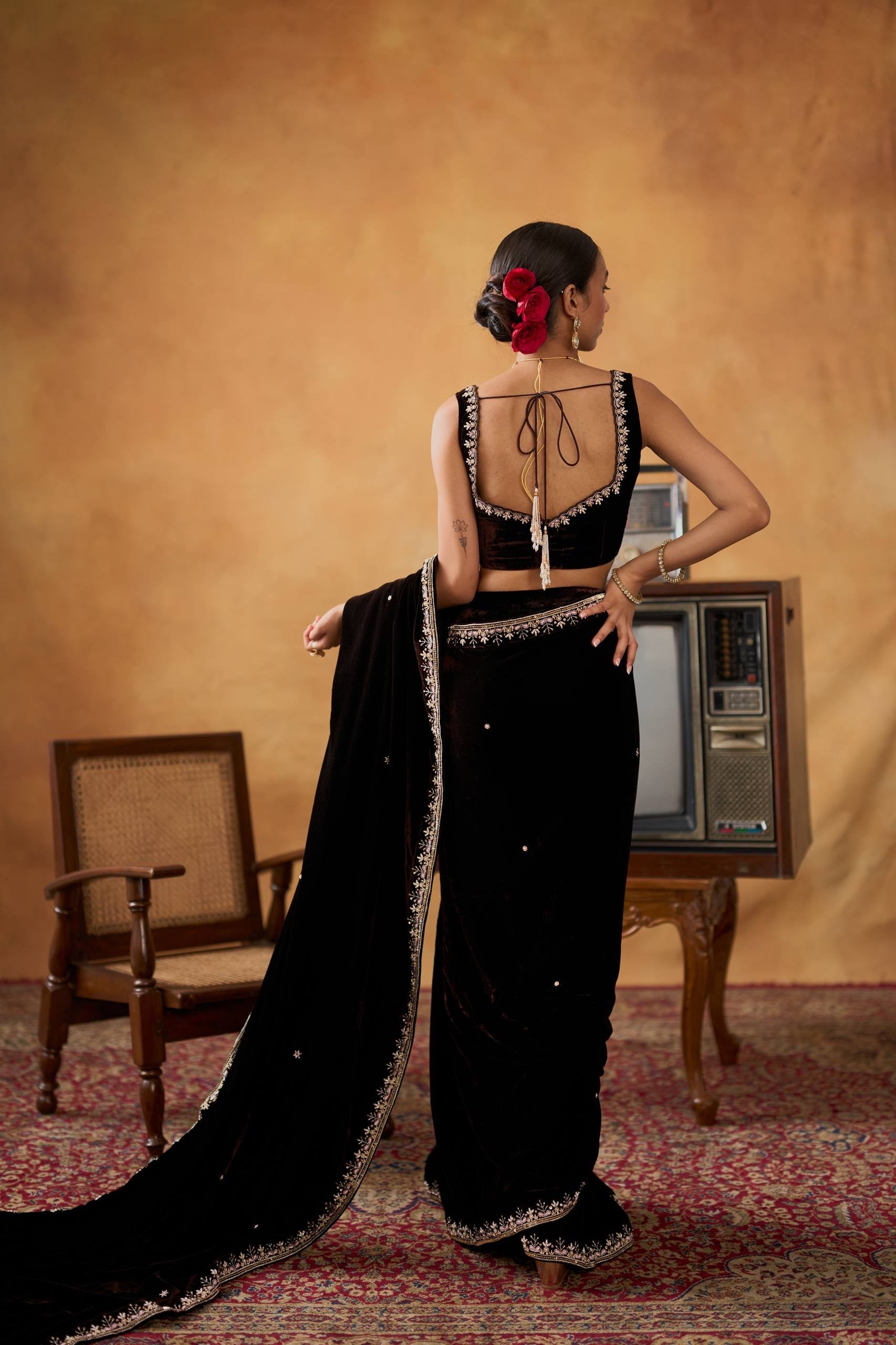 SPECIAL WEDDING SUPERHIT TRENDING VELVET SAREE WITH EMBROIDERED AND FANCY LACE BORDER WITH STITCHE BLOUSE