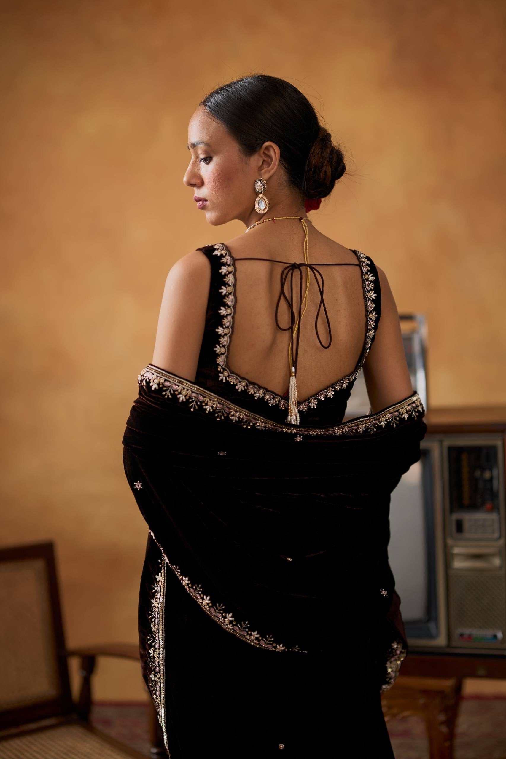 SPECIAL WEDDING SUPERHIT TRENDING VELVET SAREE WITH EMBROIDERED AND FANCY LACE BORDER WITH STITCHE BLOUSE